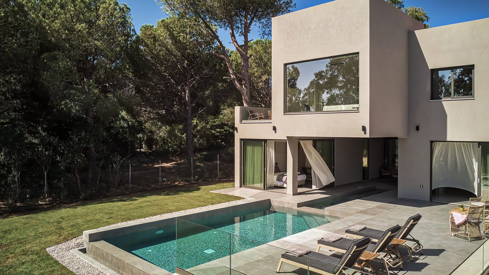 Villa exterior yard and pool
